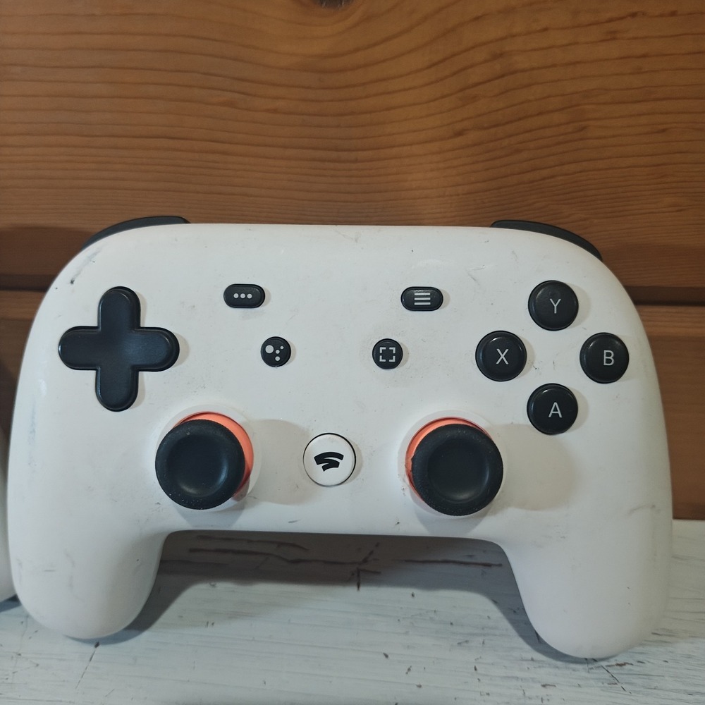 2x Google Stadia H2B White & Green Wired, Wireless Premiere Edition Controllers - Picture 3 of 6